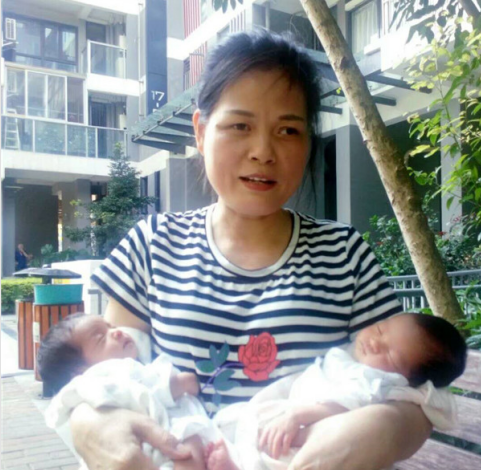 阿托月嫂朱偉瓊阿姨工作認(rèn)真負(fù)責(zé)，服務(wù)態(tài)度真誠，跟家人相處很不錯。